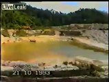 vídeo de rompimento de barragem ou dique nos anos 90