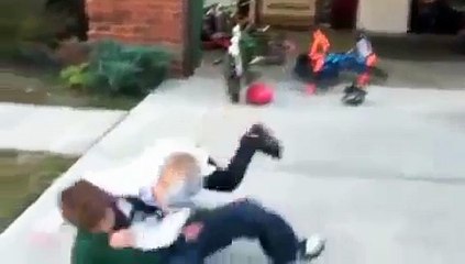 Real Life BEN 10 Spidermonkey vs   The Evil Bad guy!