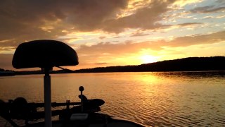 Fishing on Ft Loudoun Lake in Knoxville Tennessee