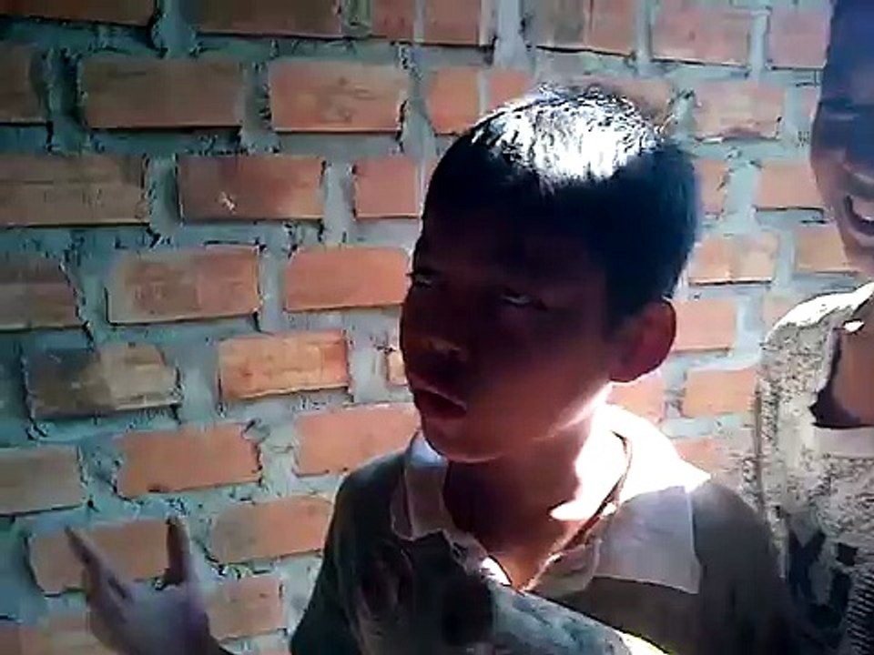 Video Lucu ..orang gila Ngamuk Yang Gak kuat jangan liat