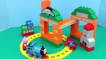 Thomas the Tank Engine- Peppa Pig Mega Bloks with Duplo Lego Spiderman Stop Motion 720p