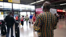 UnfAir-Berlin -- Protestaktion gegen Charterabschiebungen im Flughafen Tegel