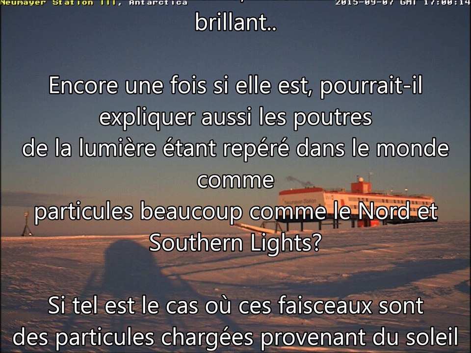 Spectacle Aurora Australis Lumière? Et  CERN Faisceaux de lumière? Étrange UFO Antarctique toujours là!