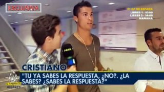 Cristiano Ronaldo jokes with a journalist 