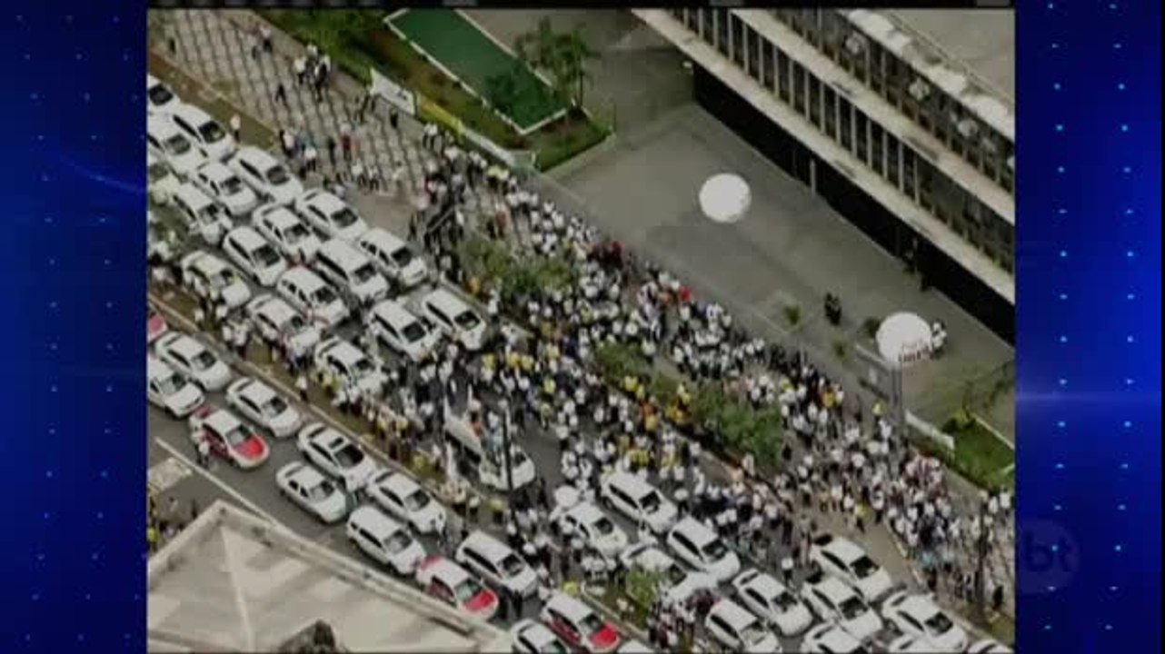 Taxistas fazem protesto contra o aplicativo ’Uber’ em São Paulo