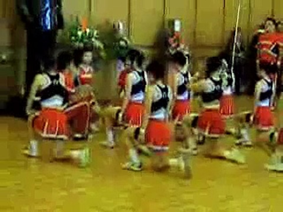 畢業典禮啦啦隊表演
