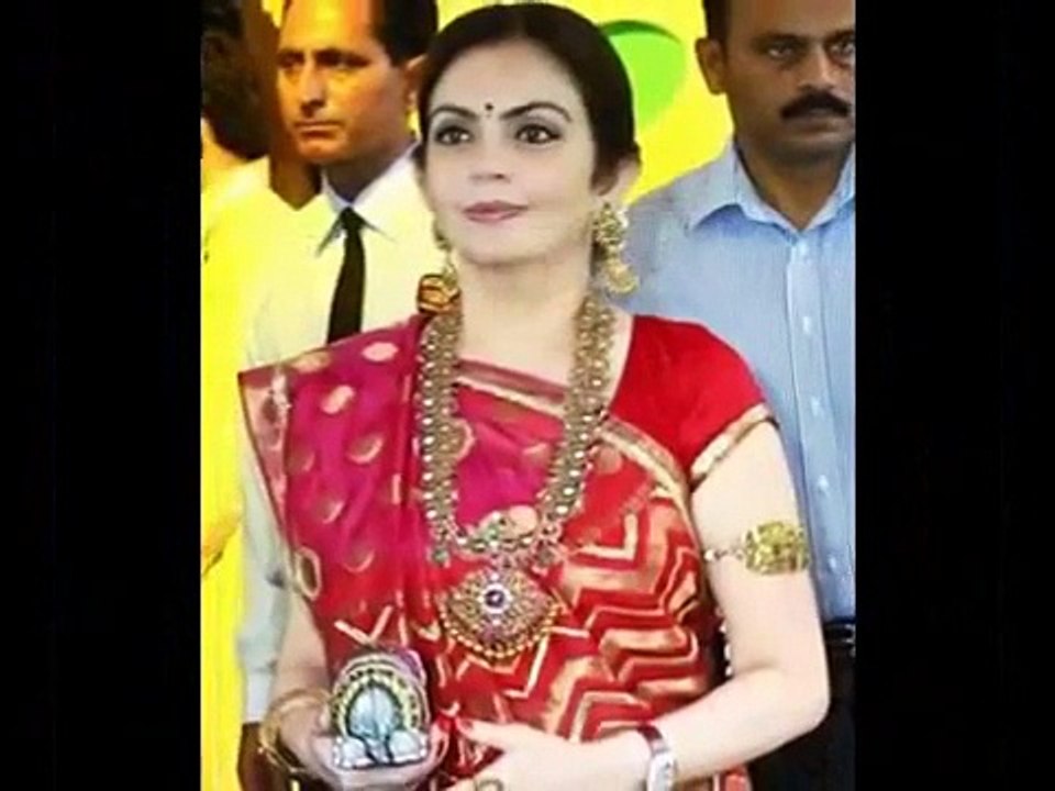 }+{ }  Nita Ambani’s saree worth Rupee 40 lakh!    +{}+