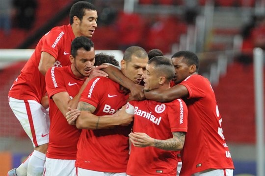 Inter vence o Palmeiras no Beira-Rio e segue vivo na briga pelo G4