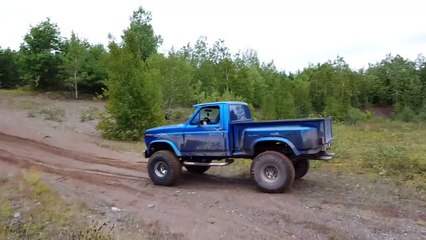 1981-Ford-F-150-testing-in-sand