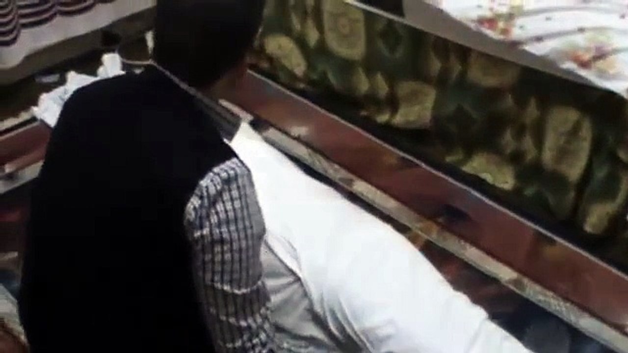 öğrenci evinde kefene sarılı ölü şakası