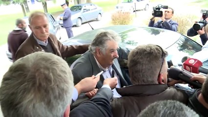 Presidente Mujica valoró el fortalecimiento de la Fuerza Aérea para defender fronteras