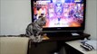 偽物のバラードにウットリ聞き入っている猫 Cat listen entranced ballad song from TV