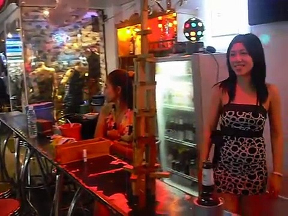 Chaweng beach .Koh Samui ...Nit o company i en bar..