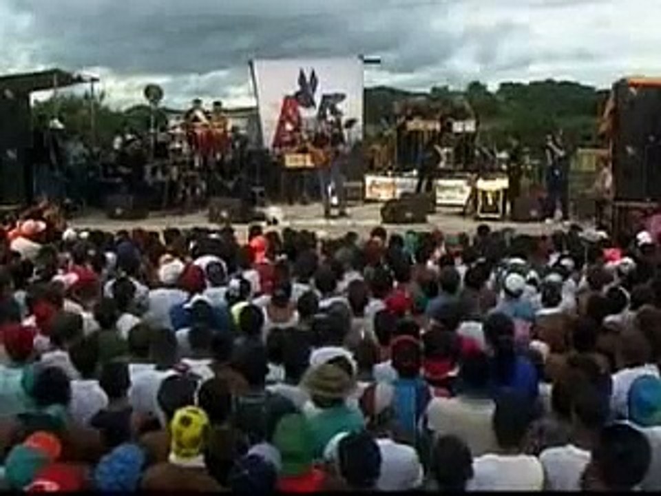 CUBA Willy Chirino canta en Panamá a balseros 1994 - Parte I