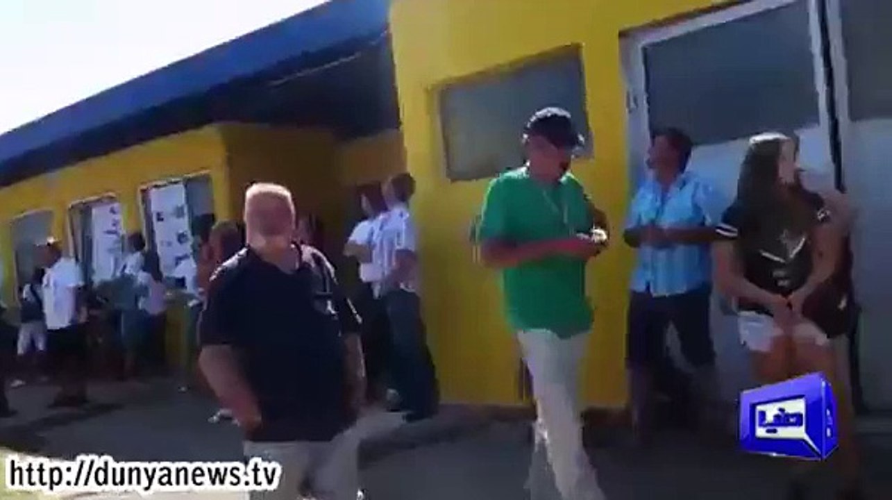 Plane plummets to ground in Australia.