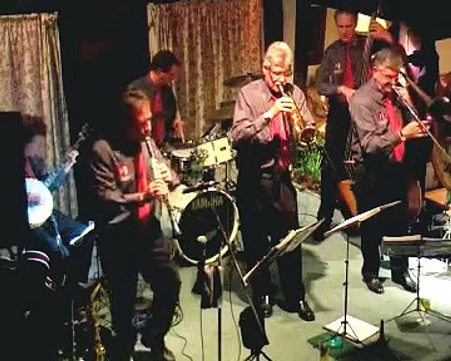 Papa Joe's Jazzmen play "Dardanella"