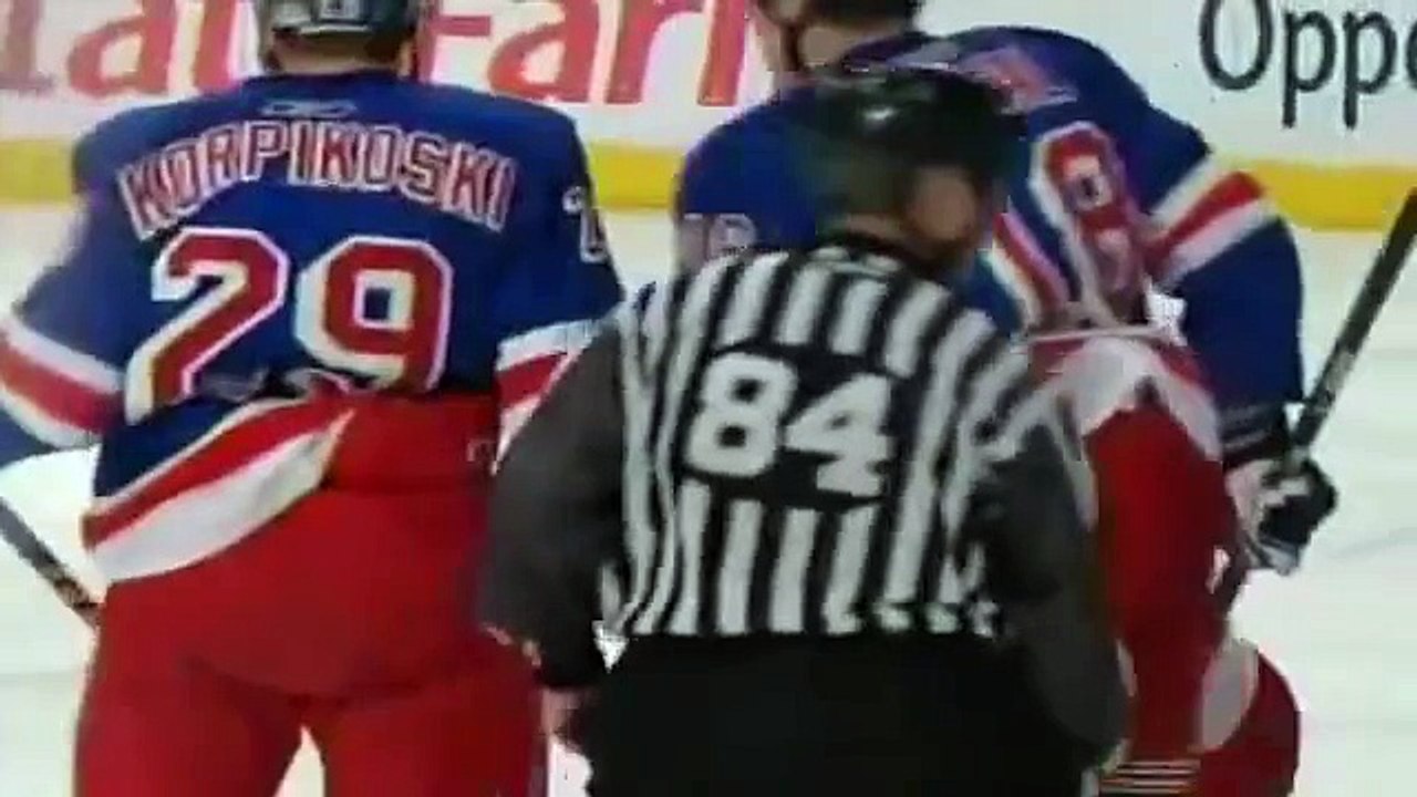 Henrik Lundqvist robs Dan Carcillo | 04/09/2009