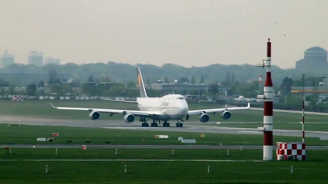 Lufthansa Boeing 747-400 [D-ABVS] powerful Take-Off