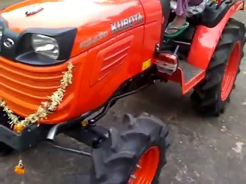 kubota B2420 mini tractor features .mp4