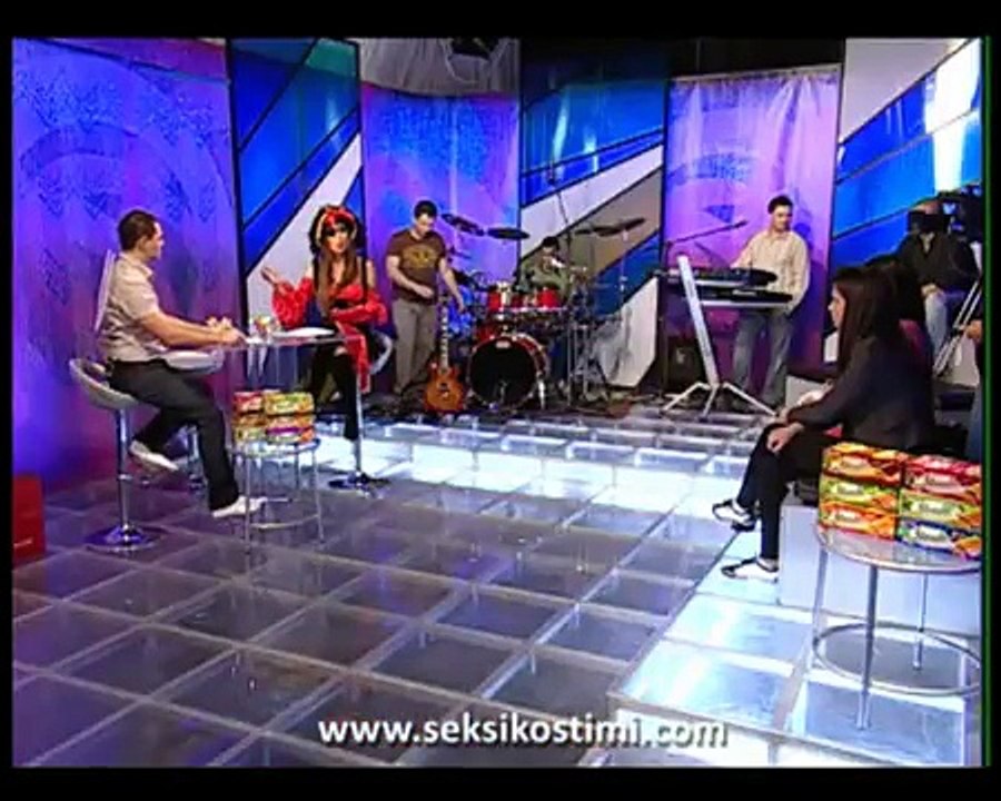 Olja Crnogorac u seksi kostimima sa www.seksikostimi.com