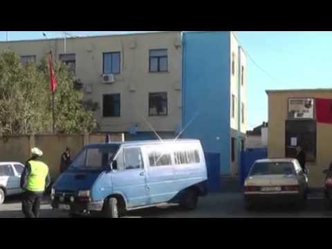 Burrel, arrestohen babë e bir u kapën me drogë dhe armë