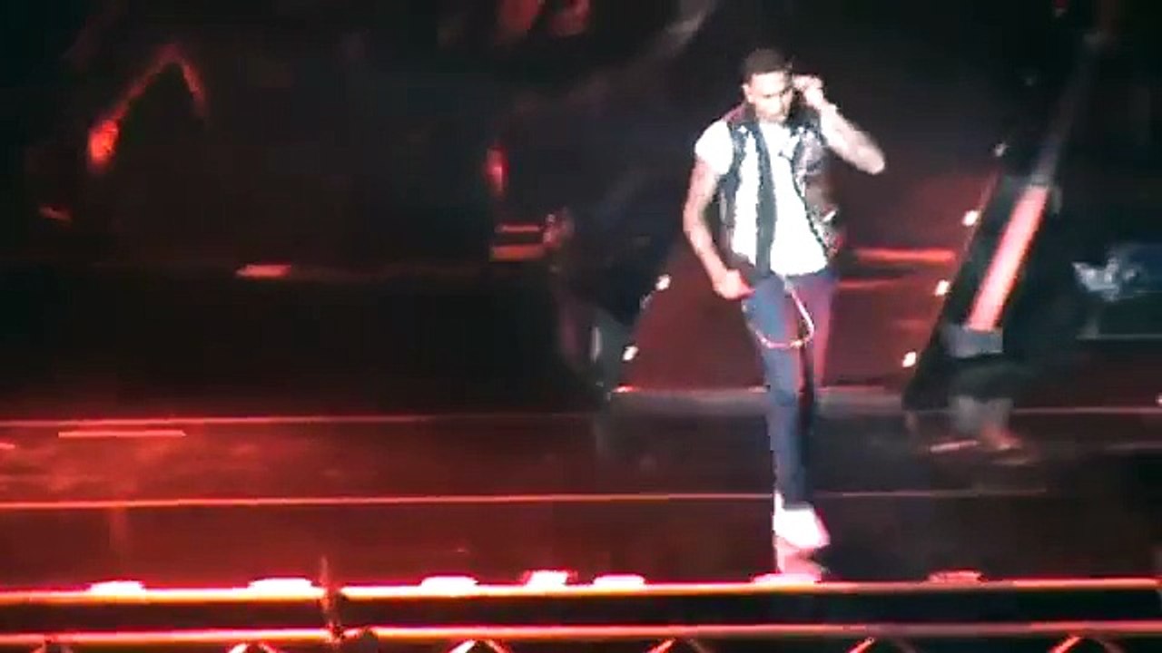 Chris Brown singing Forever (FAME tour 2011)