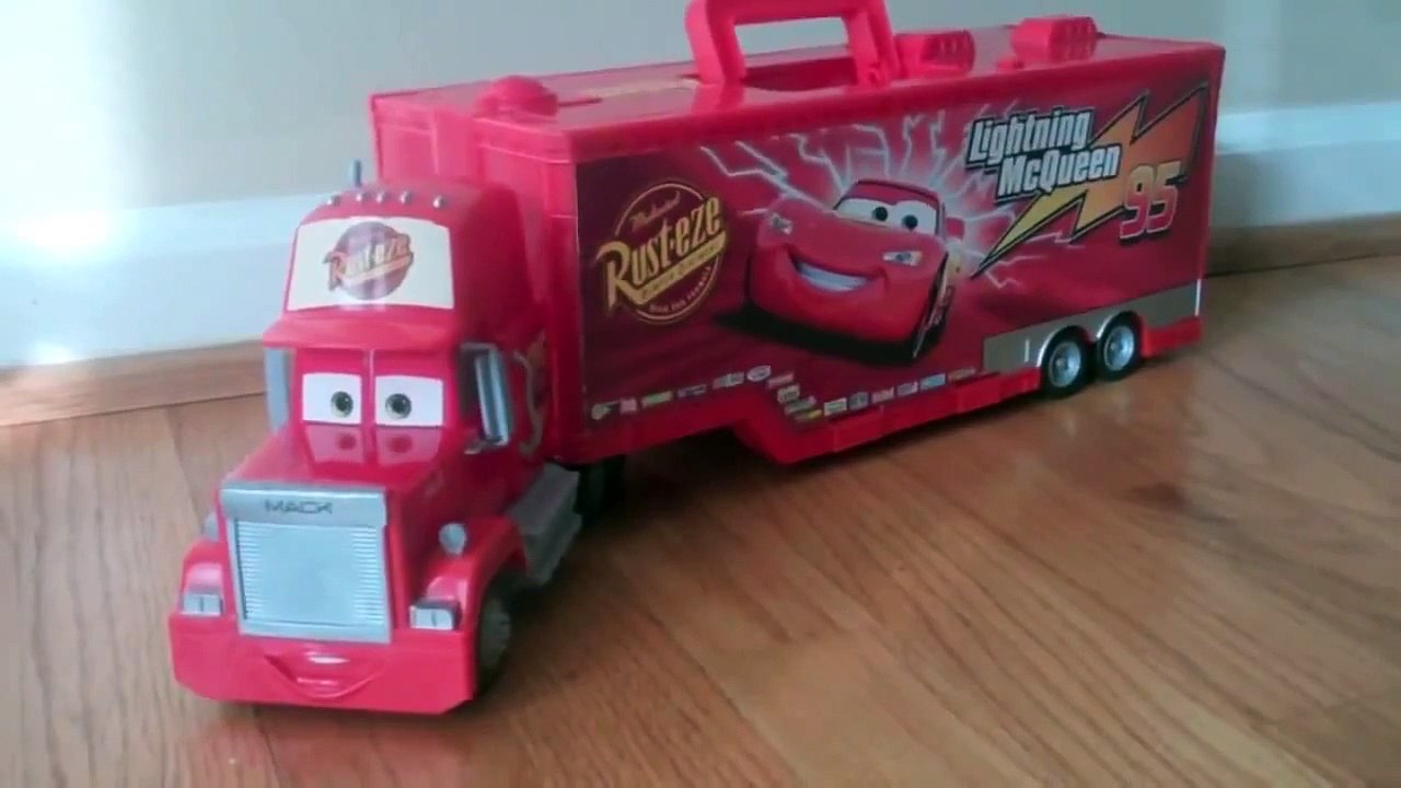 Cars 2 Mack Carrying Case Car Hauler Rust e ze Lightning McQueen Semi Truck