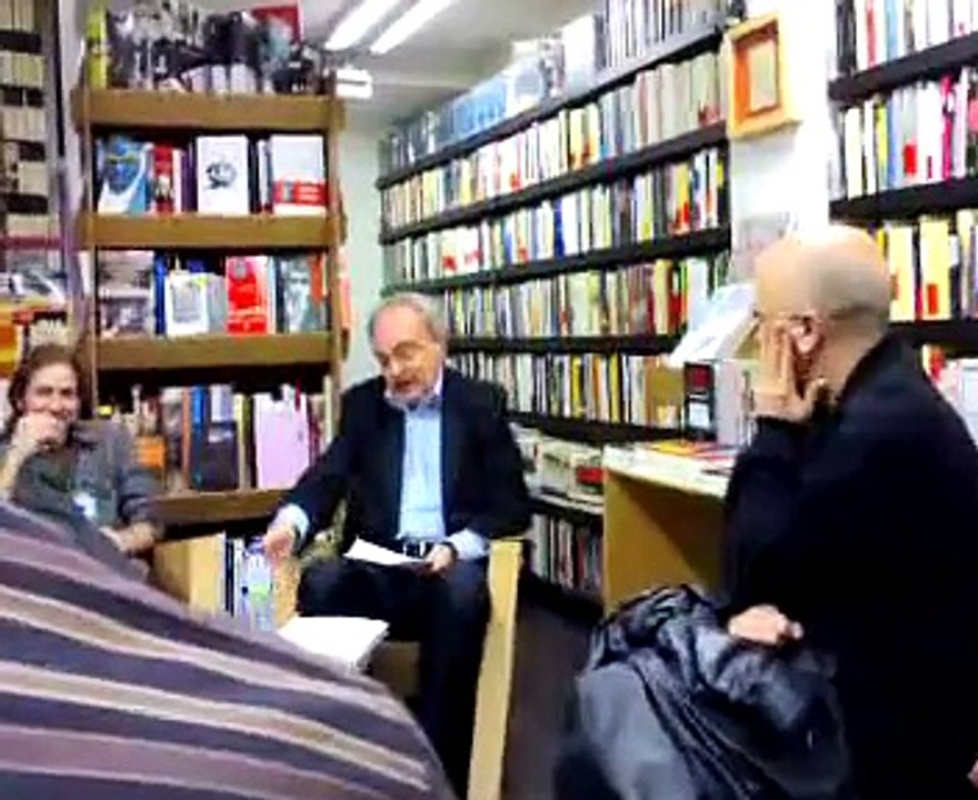 Enrique Vila-Matas lee un artículo suyo inédito /1