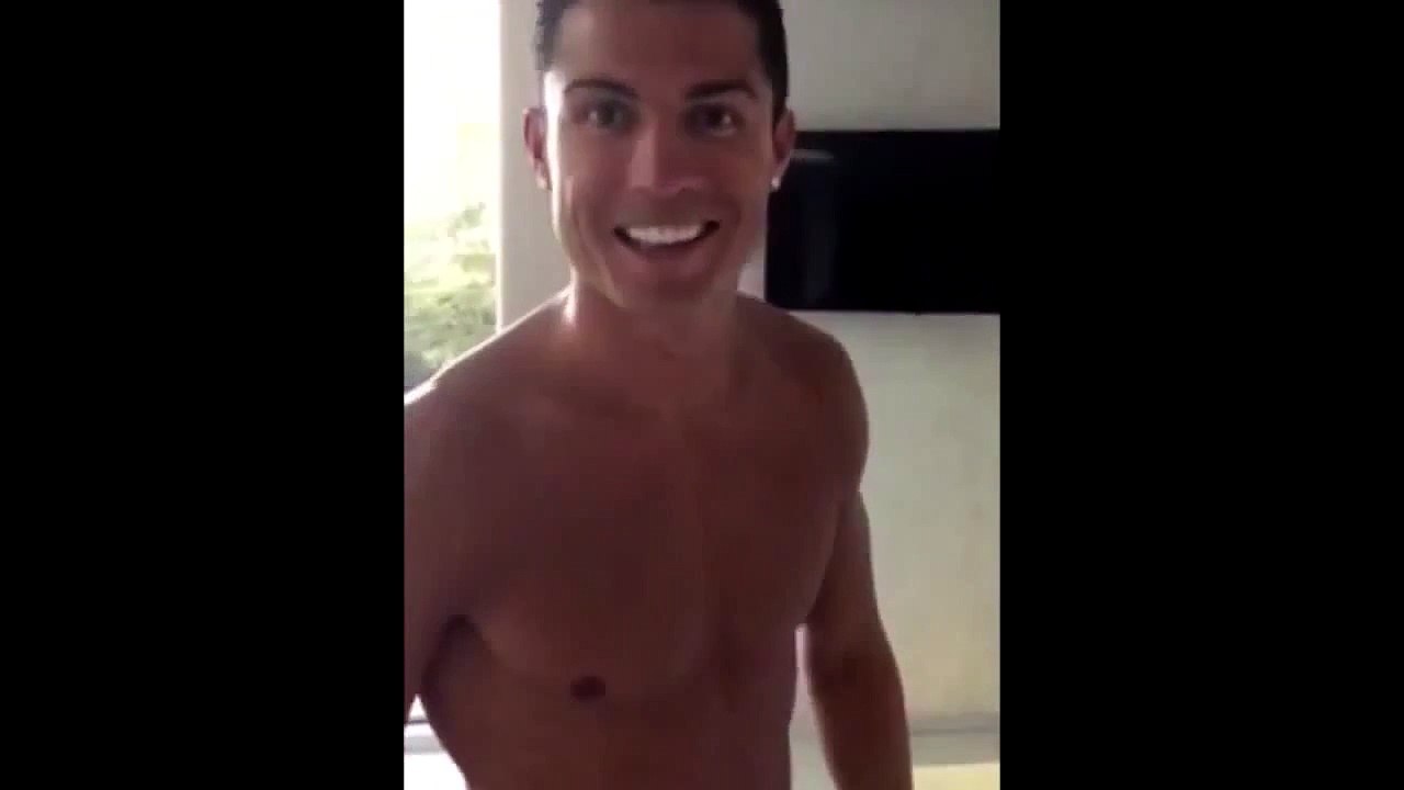 Funny football Cristiano Ronaldo se recupera tras el partido ante Galatasaray en un bano con agua he