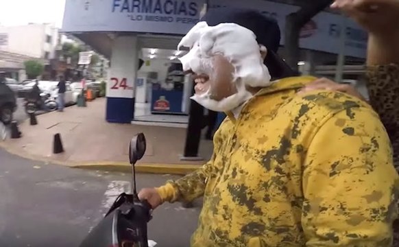 Ils font des blagues horribles à des inconnus dans la rue