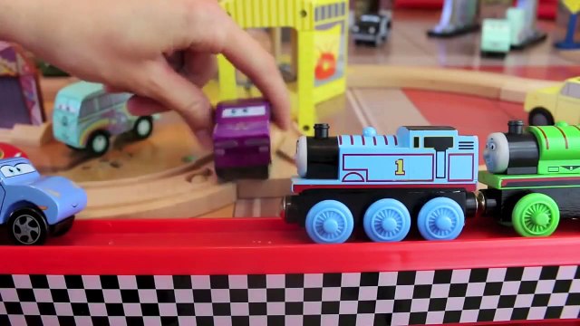 DisneyCarToys Thomas The Tank Engine Goes to Disney Cars Radiator Springs Lightning McQueen, Mater