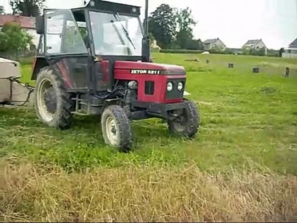 Lisovaní ječmené slámy Zetor 5211 + K-454