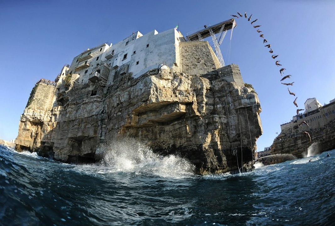 Red Bull Cliff Diving World Series 2015 – Teaser –  Polignano a Mare, Italy