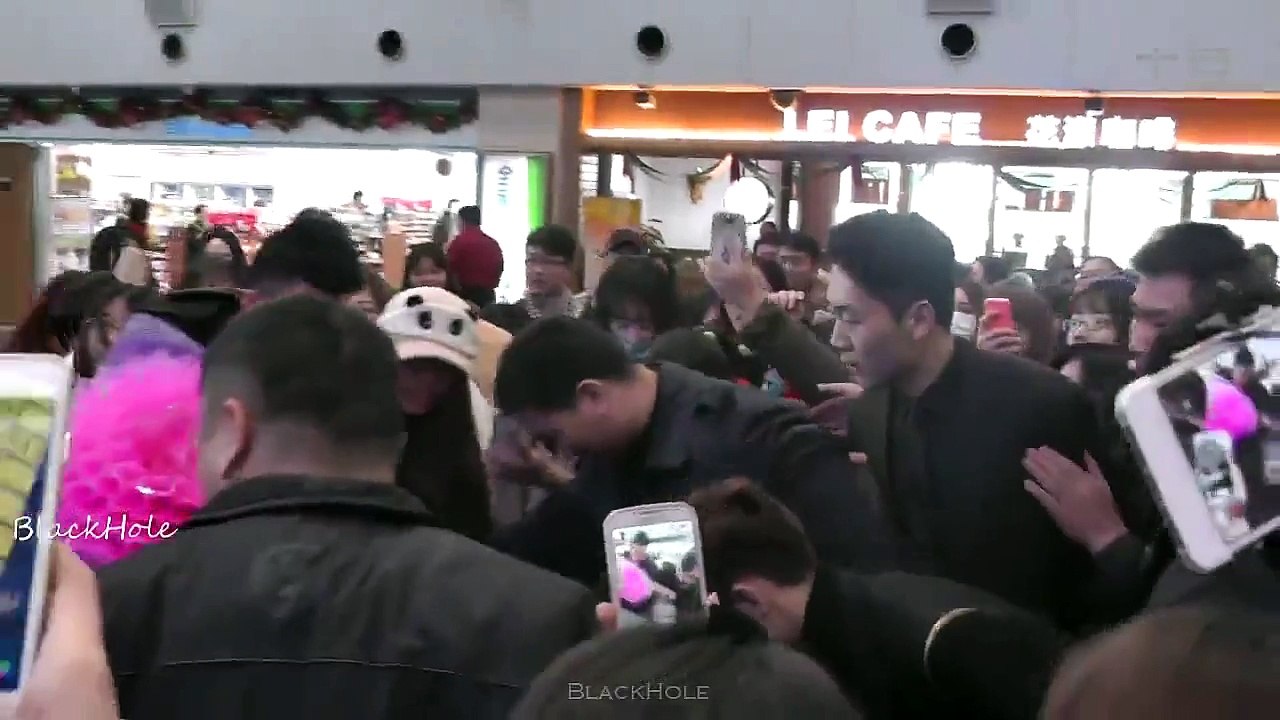 141228 Lee Joon Gi - Depart to Korea   Beijing airport