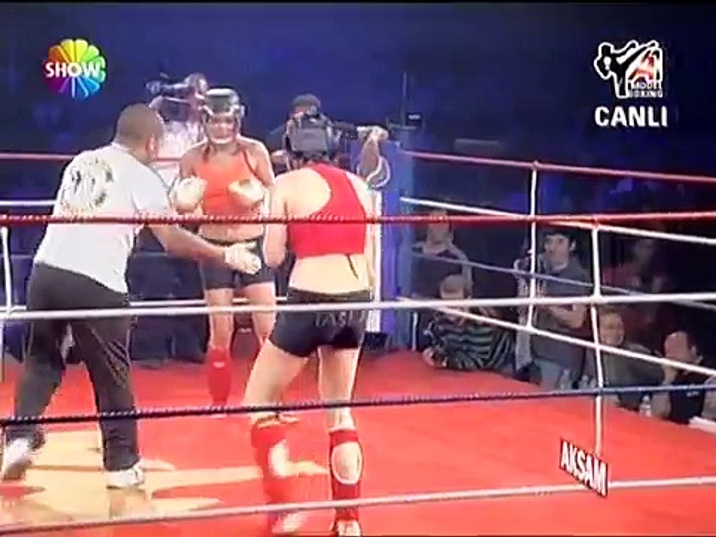 Turkish Girls (Celebrities) Fighting !