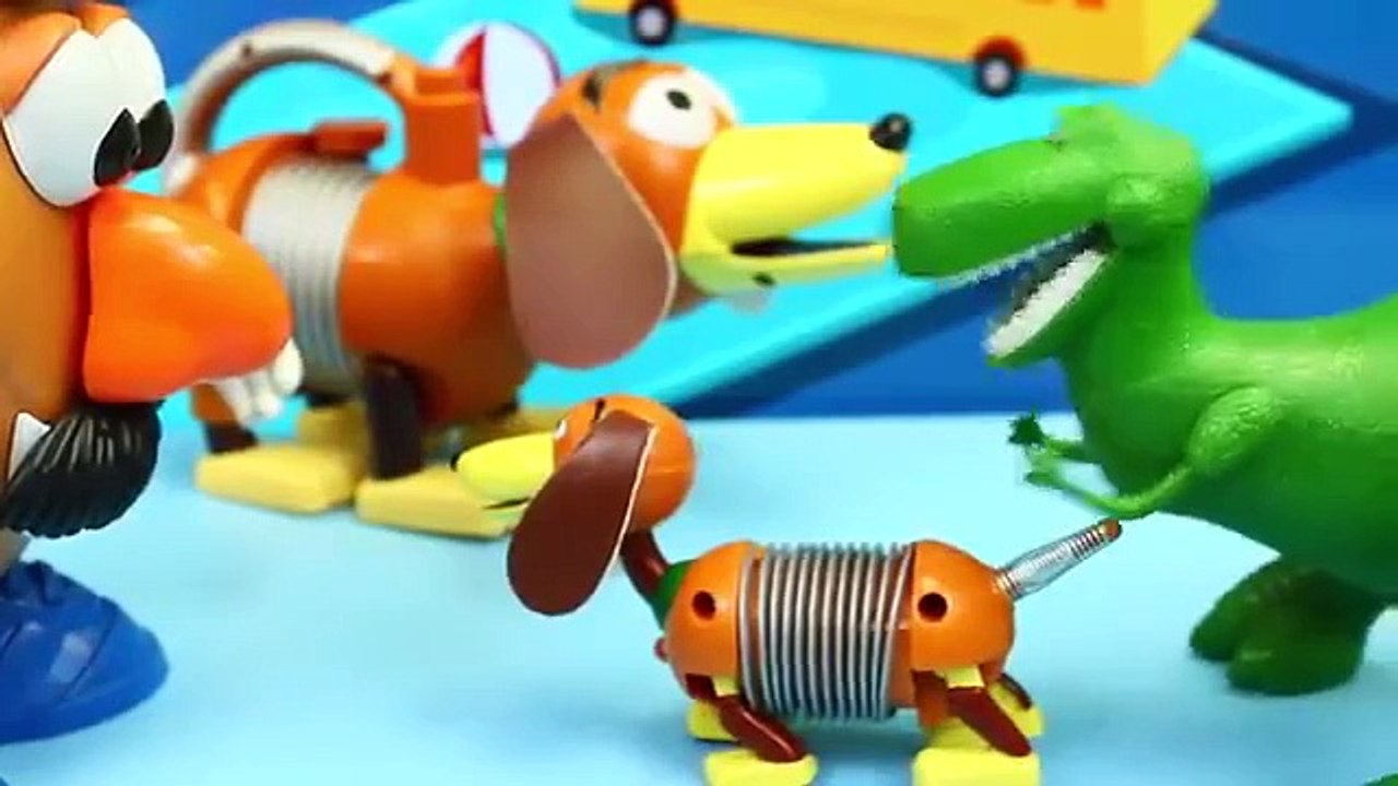 Toy Story Mr Potato Head Sells a Slinky Dog Bubble Machine to Rex Dinosaur and Buzz Lightyear