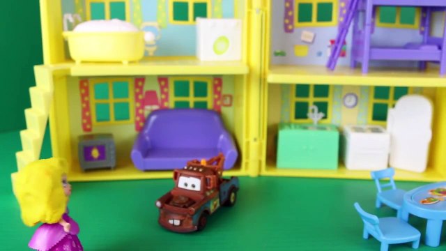 Пеппа играется с машинкой. Игрушки СВИНКА ПЕППА. ДОМИК свинки Пеппы видео. Peppa pig