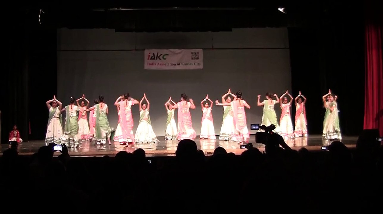 Des Rangila Bollywood Dance - IAKC India Nite 2013