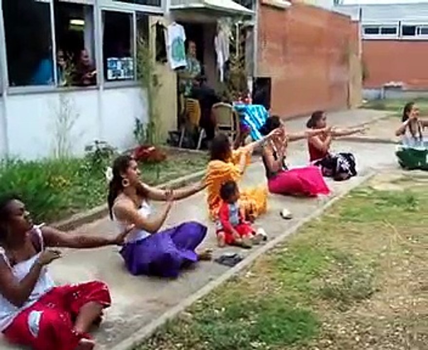 Danse wallisienne au foyer Kanak