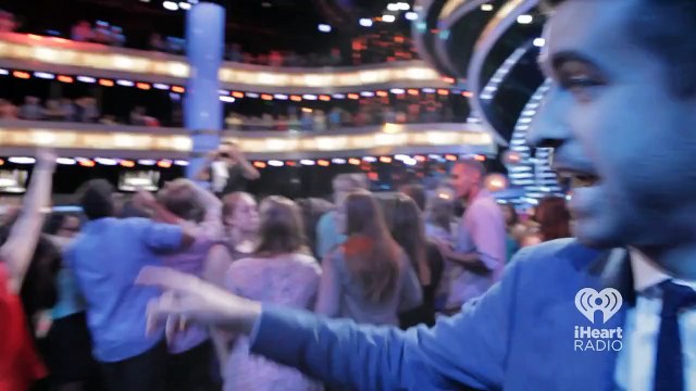 Jennifer Lopez Interview Backstage at American Idol | Crashing the Set