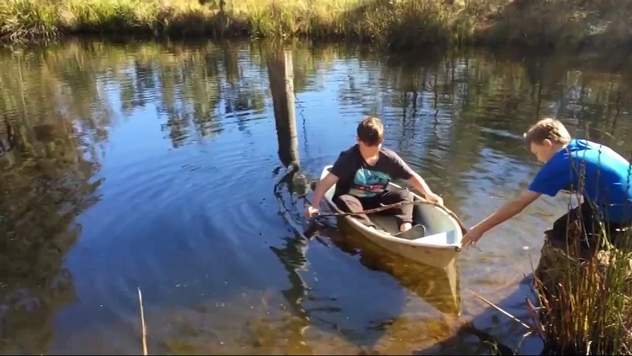 Funny canoe fail - video Dailymotion