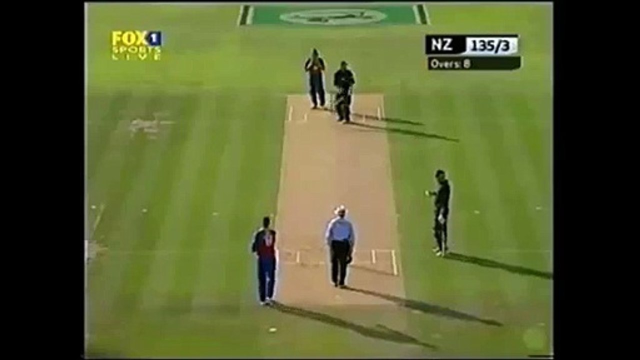 Zimbabwean bowler tried Muralitharan bowling action and got punished - Video Dailymotion