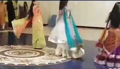 Karachi Wedding Mehndi Night Dance On Song   Radhaa