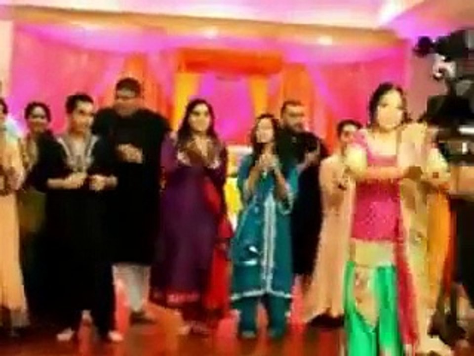 Pakistani Wedding Sweet Romantic Dance  Tere Mast Mast Do Nain