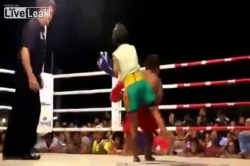 Fat Boy Vs Girl FUNNY MUAY THAI FIGHT!