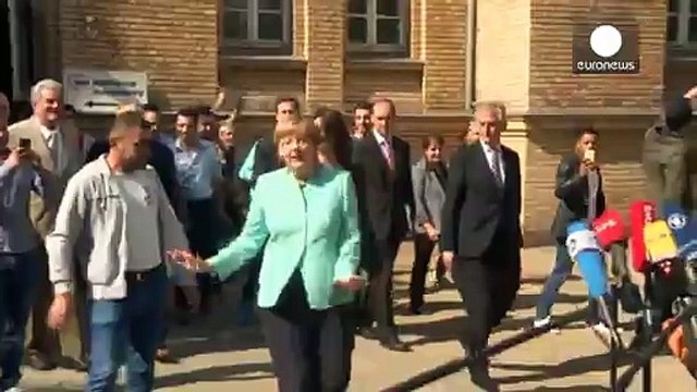 دیدار صدراعظم آلمان از یکی از مراکز پذیرش پناهجویان در برلین