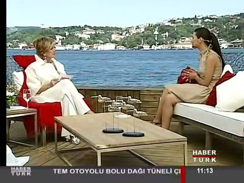 Tuba Büyüküstün Interview 1/3