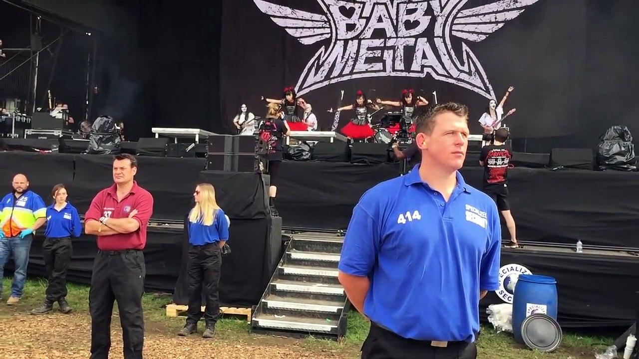 BABYMETAL - Gimme Chocolate (ギミチョコ!!) - at Reading Festival 2015. 60fps