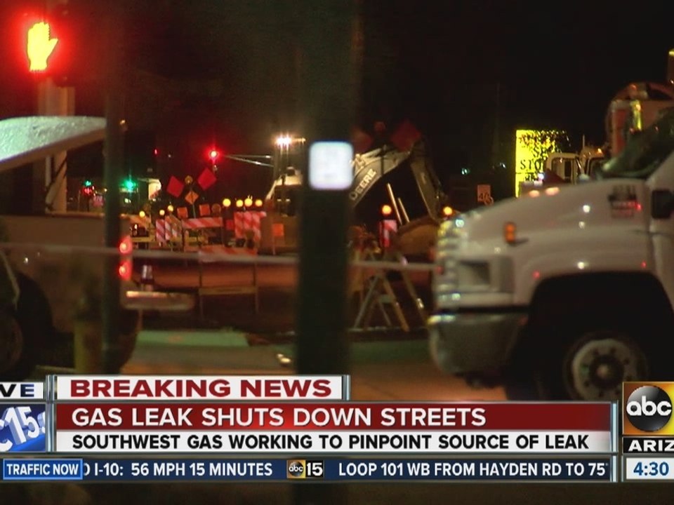 Gas leak shuts down streets