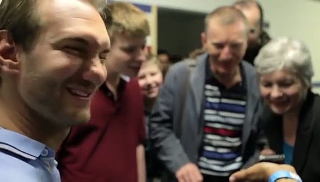 Nick Vujicic - The man who leads with no limbs